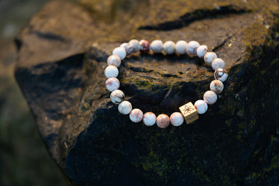 Brown vein howlite